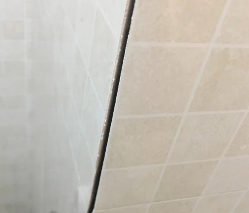 洛阳市瓷砖空鼓维修公司分享阳台瓷砖脱落的修复过程可以分为以下几个步骤