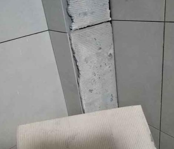 洛阳市瓷砖空鼓维修公司分享下厨房瓷砖脱落的补救措施。